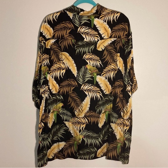 Roundtree & Yorke Hawaiian Shirt | Size XLT | Parrots & Palm Trees | Summer - Picture 2 of 8